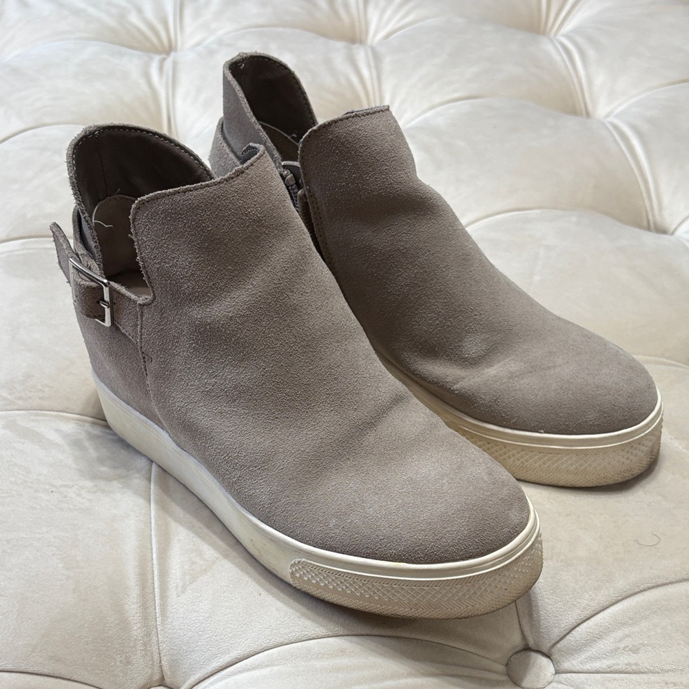 Steve Madden Taupe Ankle Booties